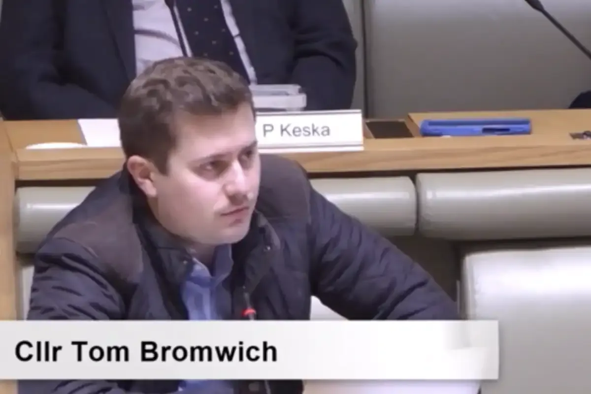 Cllr Tom Bromwich speaking in the council chamber